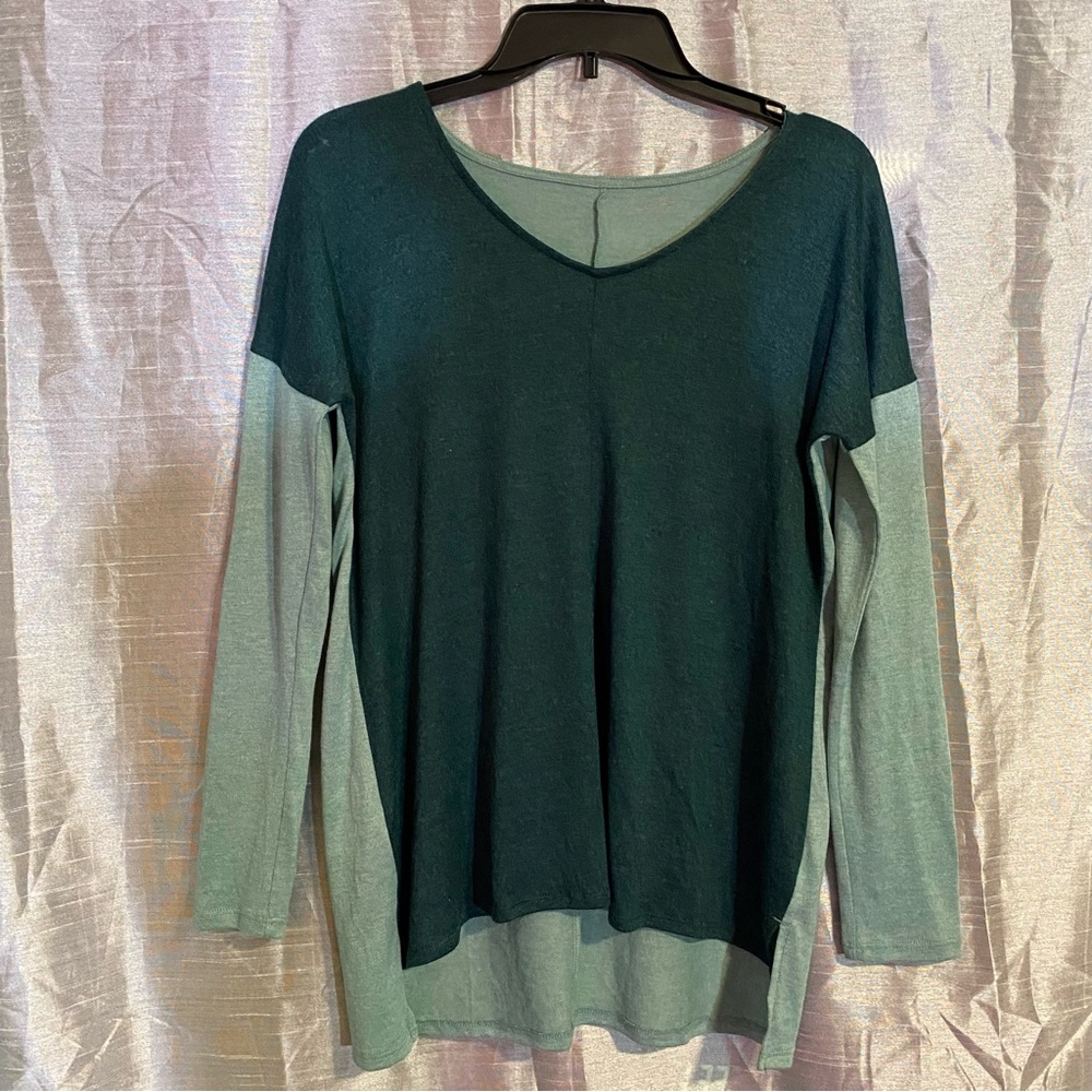 Loft color block light knit, relaxed fit, size S,high low hem. Worn condition
